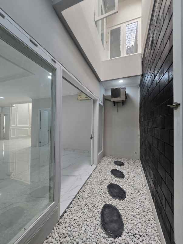 rumah baru renovasi lokasi strategis siap huni