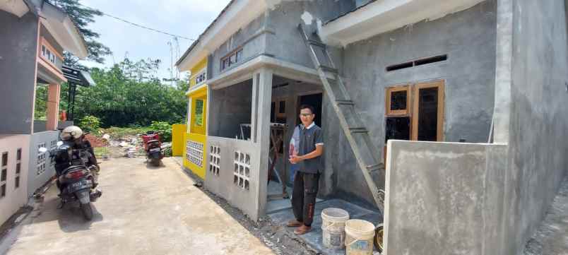 rumah baru siap huni akses mobil dekat stasiun