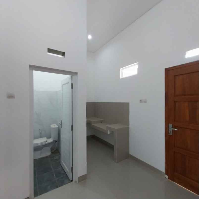 rumah baru siap huni dekat pasar sleman