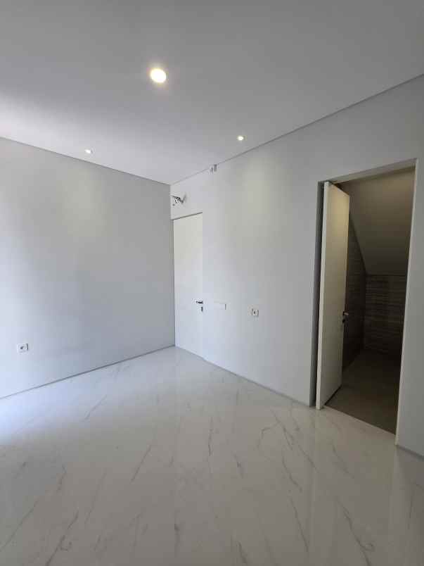 rumah baru sutorejo prima indah surabaya under 2m