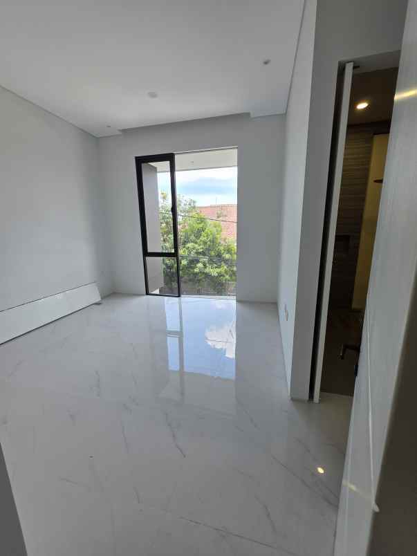 rumah baru sutorejo prima indah surabaya under 2m