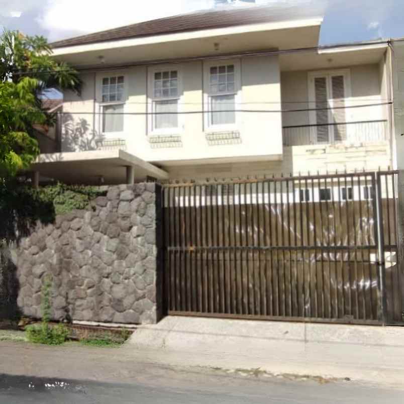 rumah cantik 2 lantai di simpang darmo permai