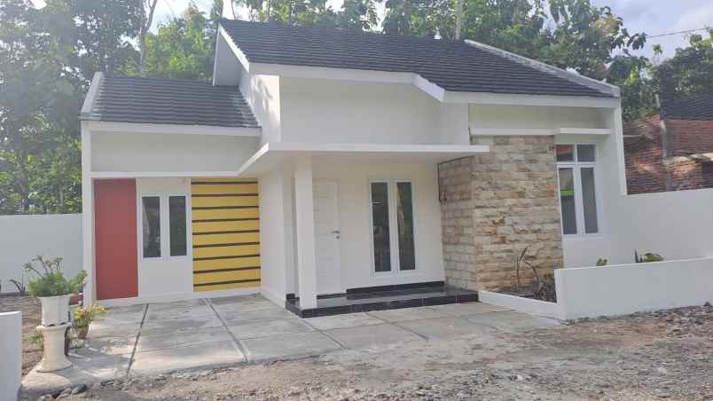 rumah cantik 2 lantai harga murah di sleman