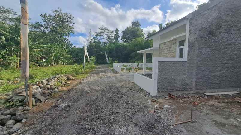 rumah cantik 2 lantai harga murah di sleman