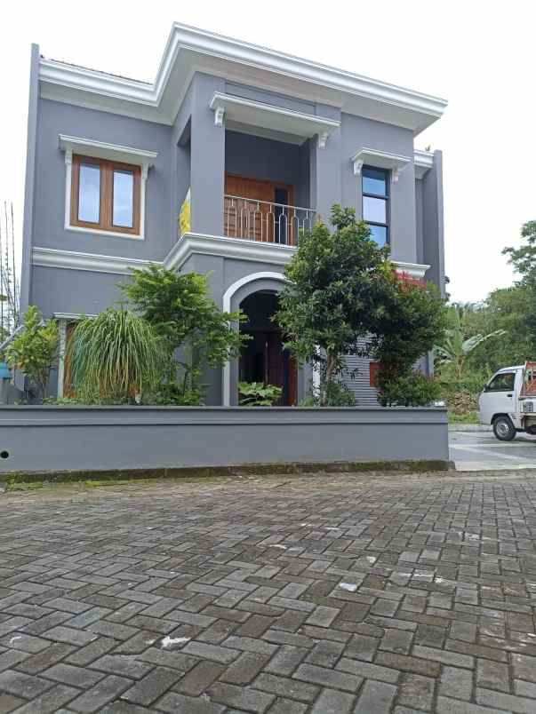 rumah cantik luas 256m2 dalam perum jl kaliurang km 9