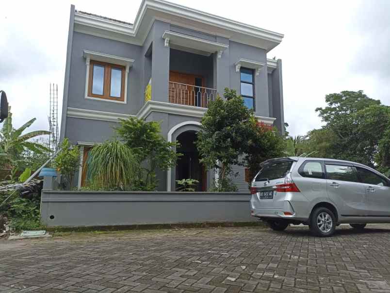 rumah cantik luas 256m2 dalam perum jl kaliurang km 9