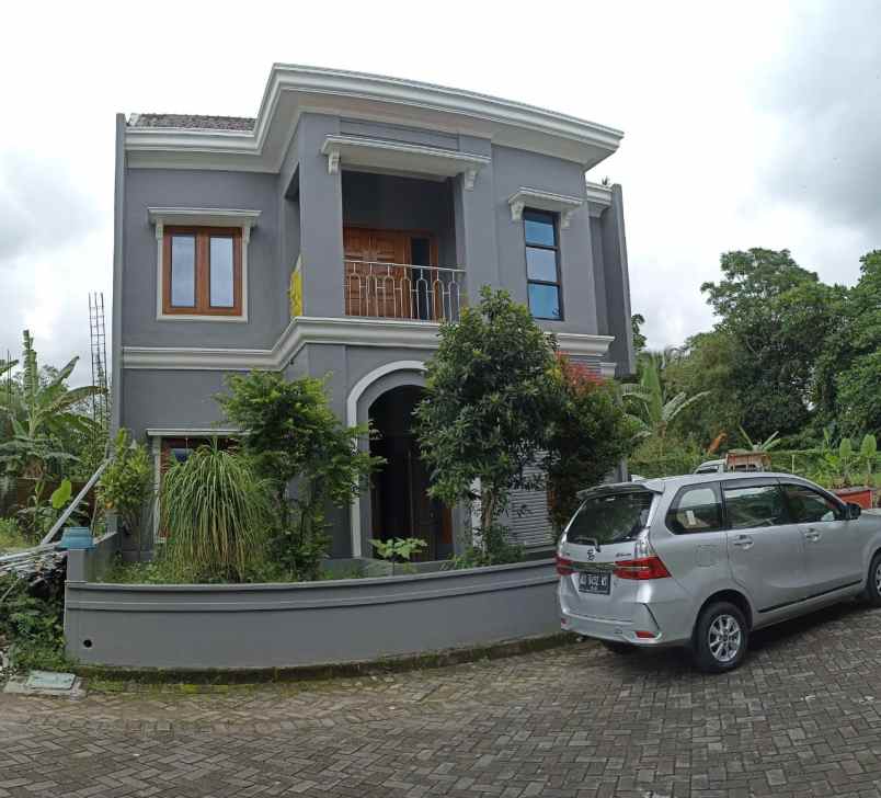 rumah cantik luas 256m2 dalam perum jl kaliurang km 9