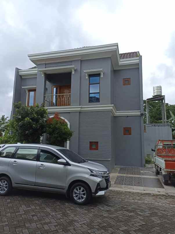 rumah cantik luas 256m2 dalam perum jl kaliurang km 9