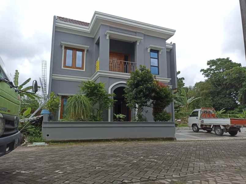 rumah cantik luas 256m2 dalam perum jl kaliurang km 9