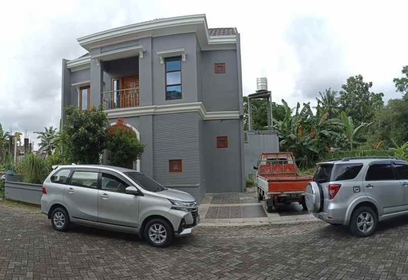 rumah cantik luas 256m2 dalam perum jl kaliurang km 9