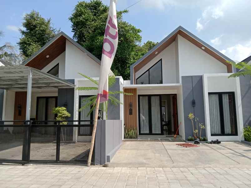 rumah cantik sleman dekat kampus uii yogyakarta