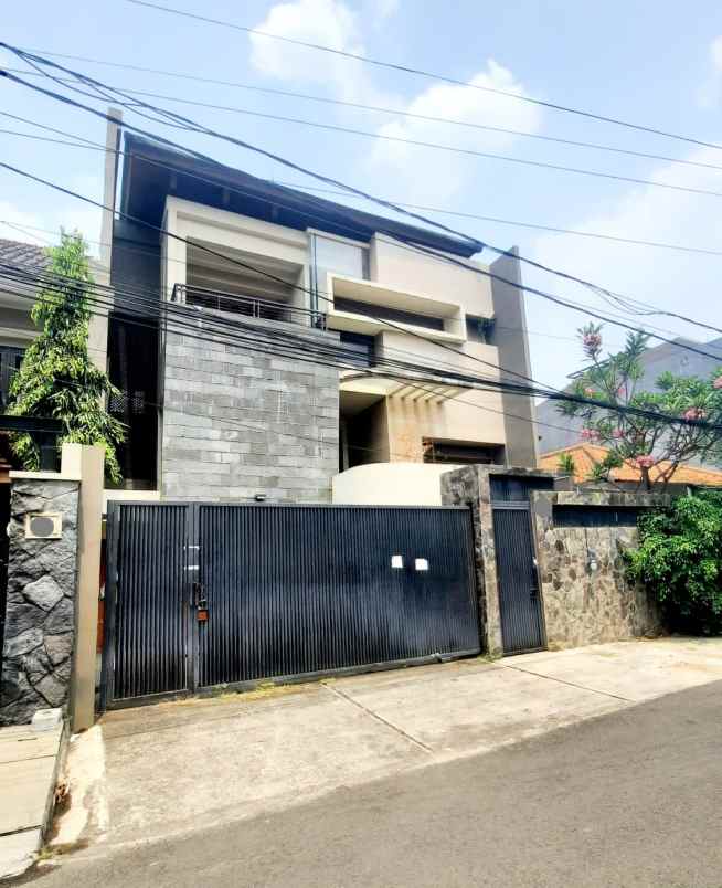 rumah daerah senopati jakarta selatan