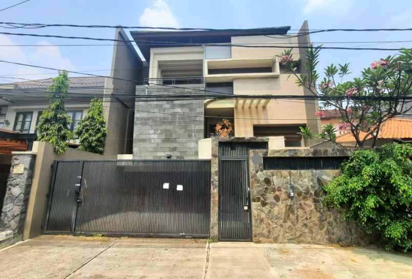 rumah daerah senopati jakarta selatan