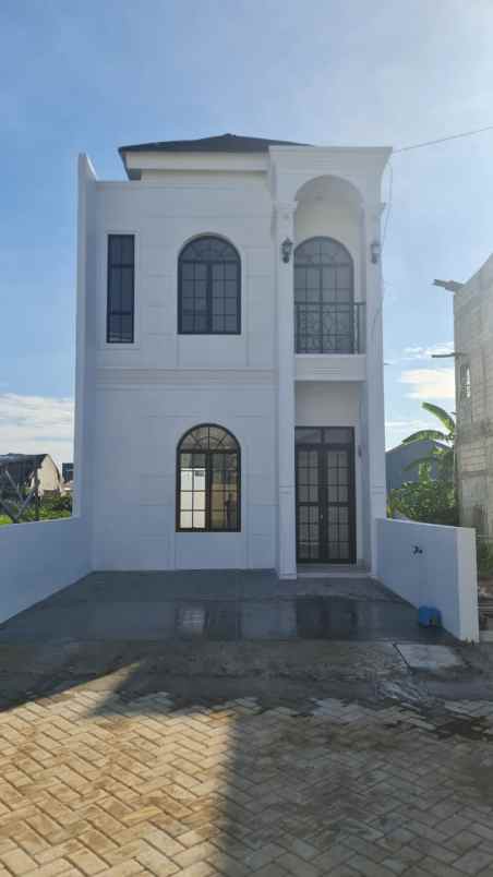 rumah desain amerika klasik di perdos unhas antang