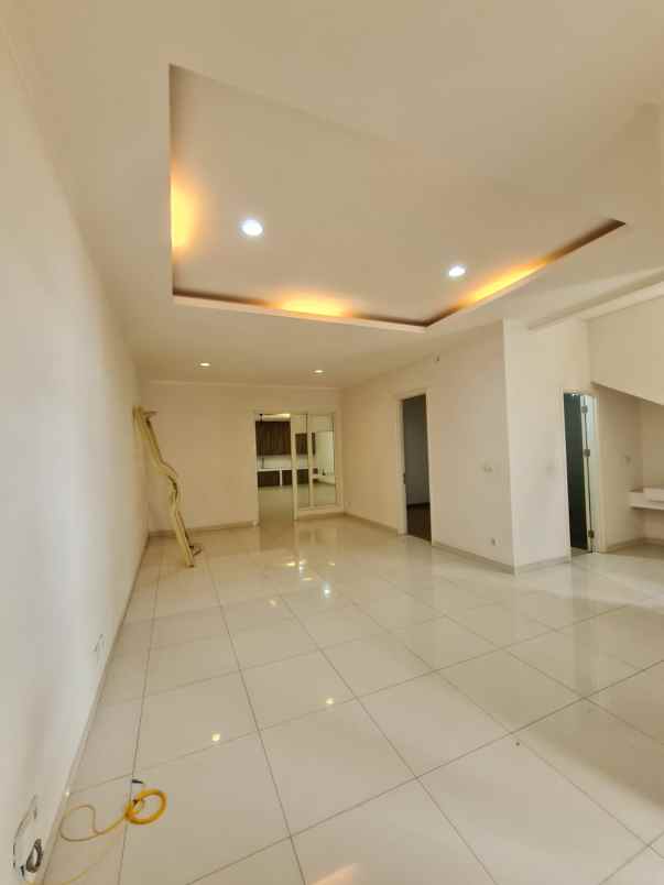 rumah di alam sutera tangerang selatan