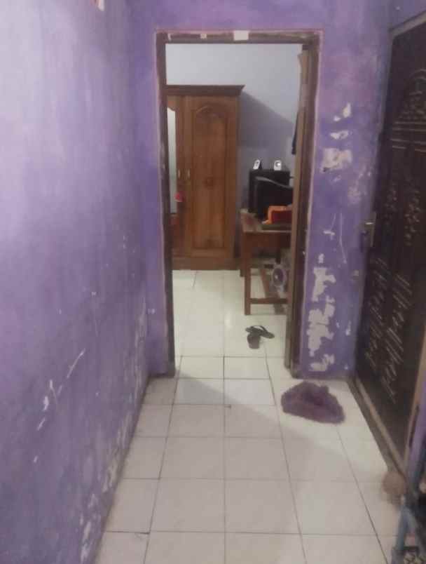 rumah di tepi jalan yos sudarso pasuruan kota jatim