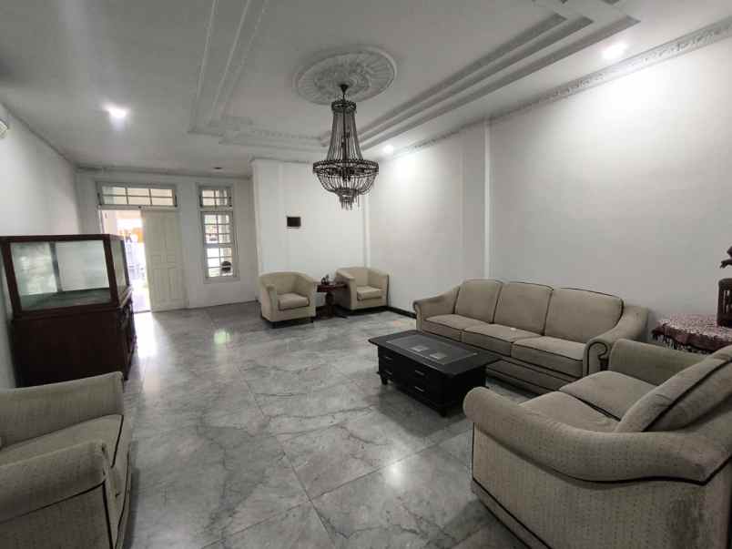 rumah disewakan di menteng dalam