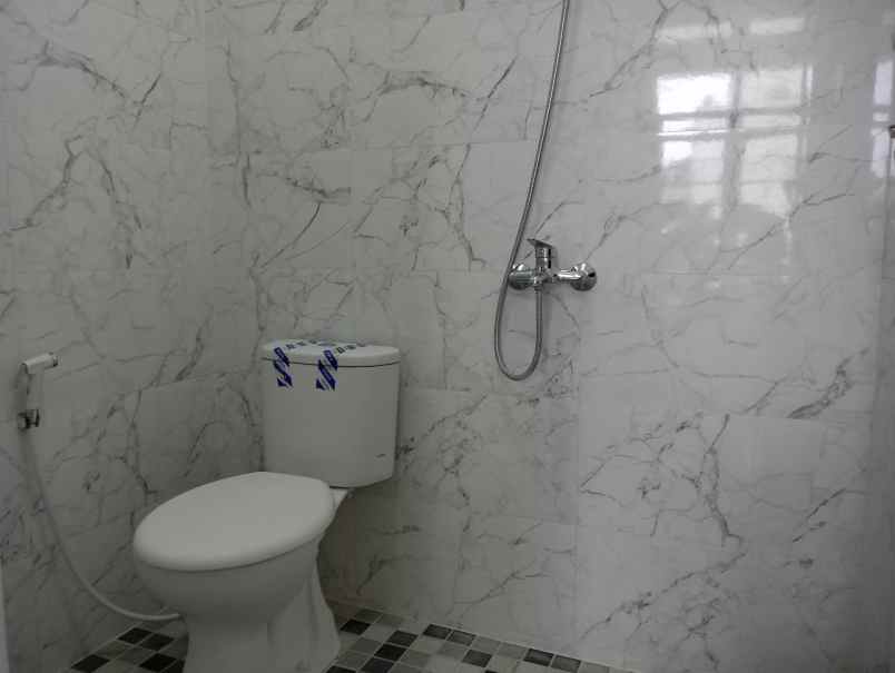 rumah exclusive 2 lantai villa amarilis beji depok