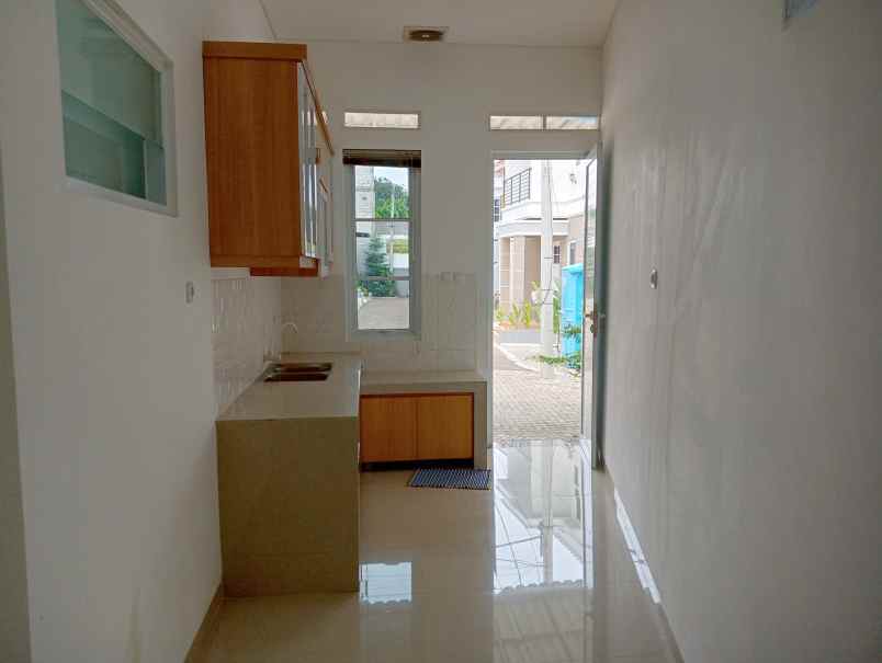 rumah exclusive 2 lantai villa amarilis beji depok