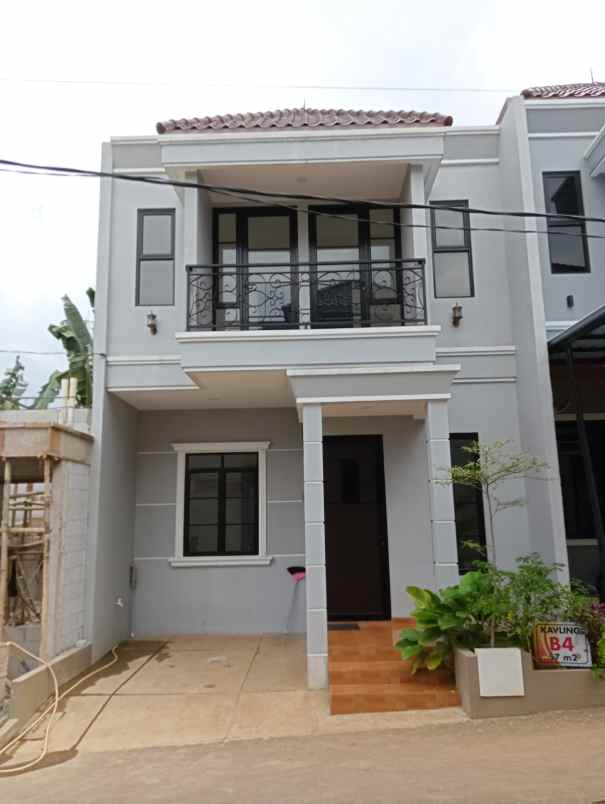 rumah exclusive 2 lantai villa amarilis beji depok