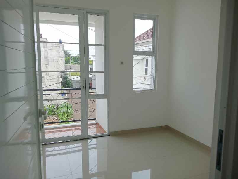 rumah exclusive 2 lantai villa amarilis beji depok