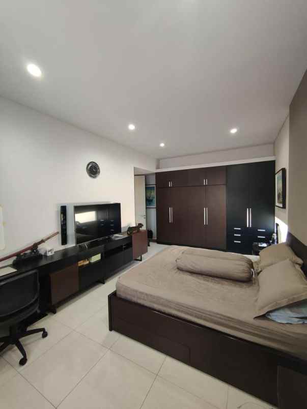 rumah hook 2 lantai wisma mukti one get dekat merr upn