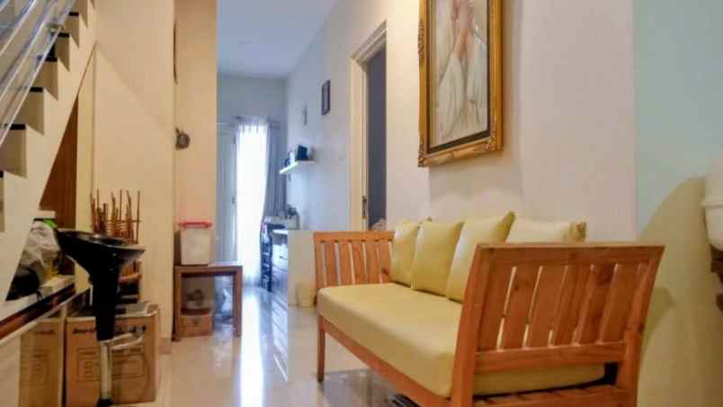 rumah hook manyar surabaya siap huni full furnish nego