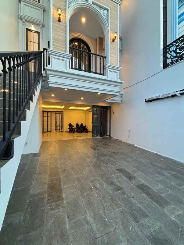 rumah jagakarsa dalam komplek