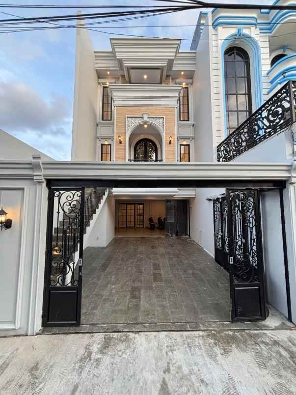 rumah jagakarsa dalam komplek