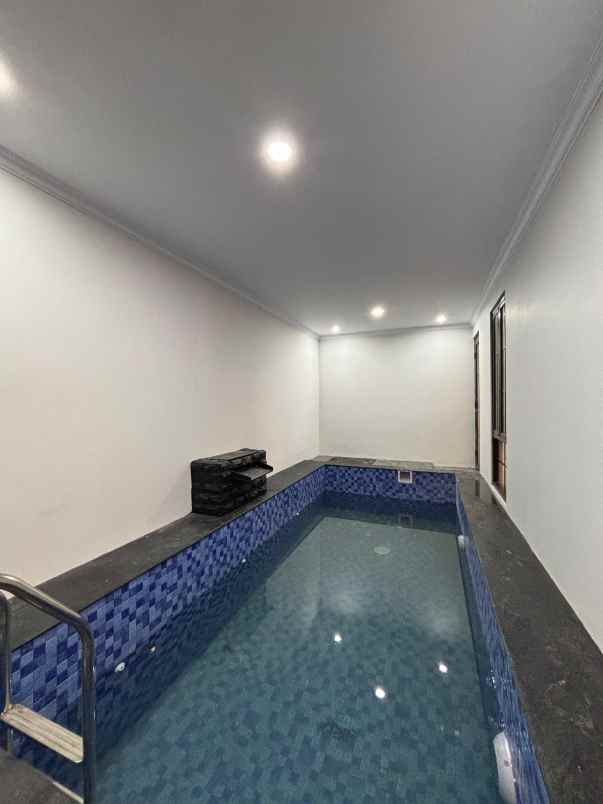 rumah jagakarsa dalam komplek