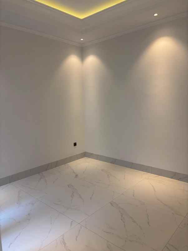 rumah klasik mewah di cempaka putih jakarta pusat