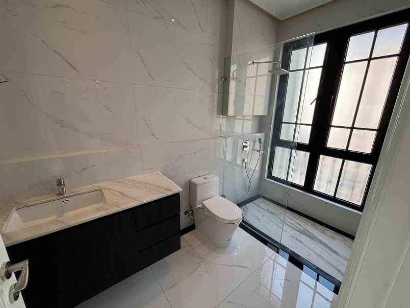 rumah klasik mewah di cempaka putih jakarta pusat