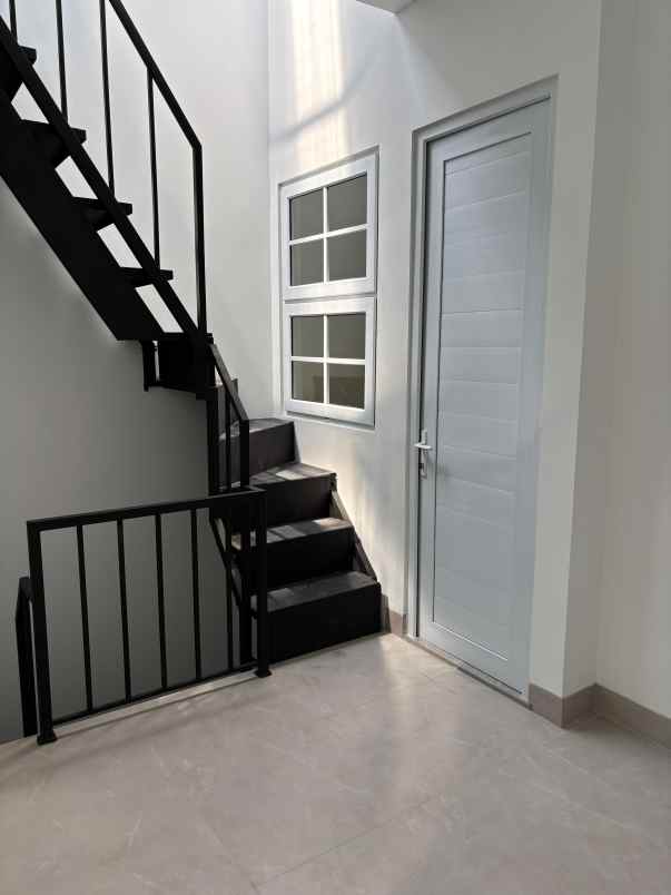 rumah klasik mewah di cempaka putih jakarta pusat