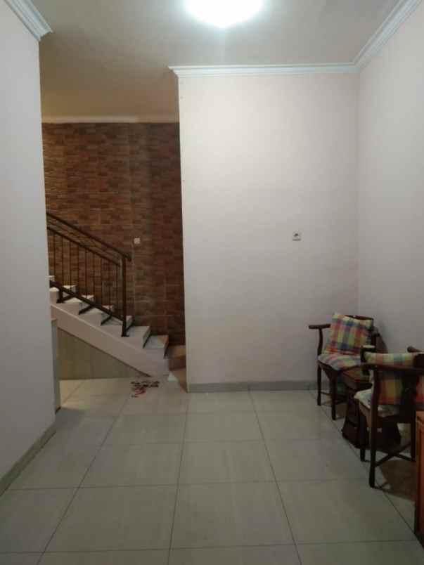 rumah komplek pondok mas 7 menit tol baros 2 lantai