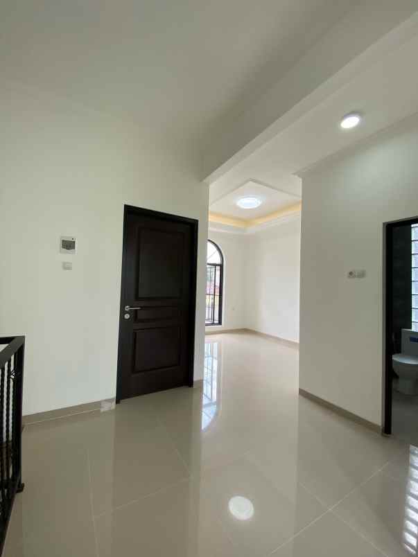 rumah konsep american classic lokasi suhat malang