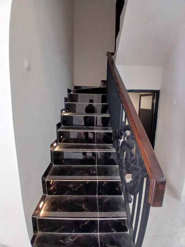 rumah lasik 2 lantai hook di jatimulya depok