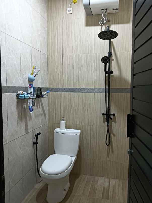 rumah luas strategis di ciater serpong