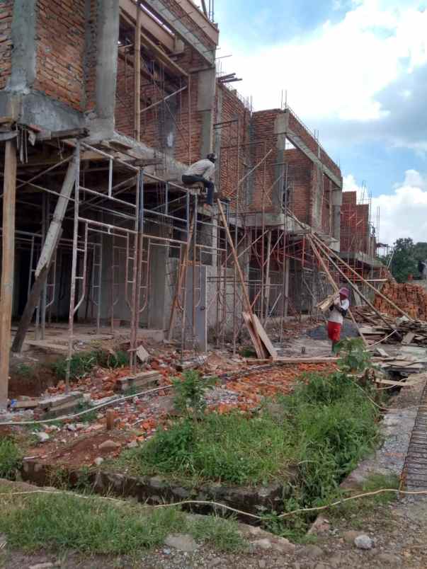 rumah lubang buaya jakarta timur