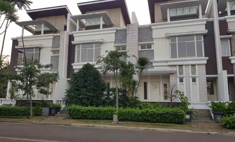 rumah mewah 3 lantai di gading serpong