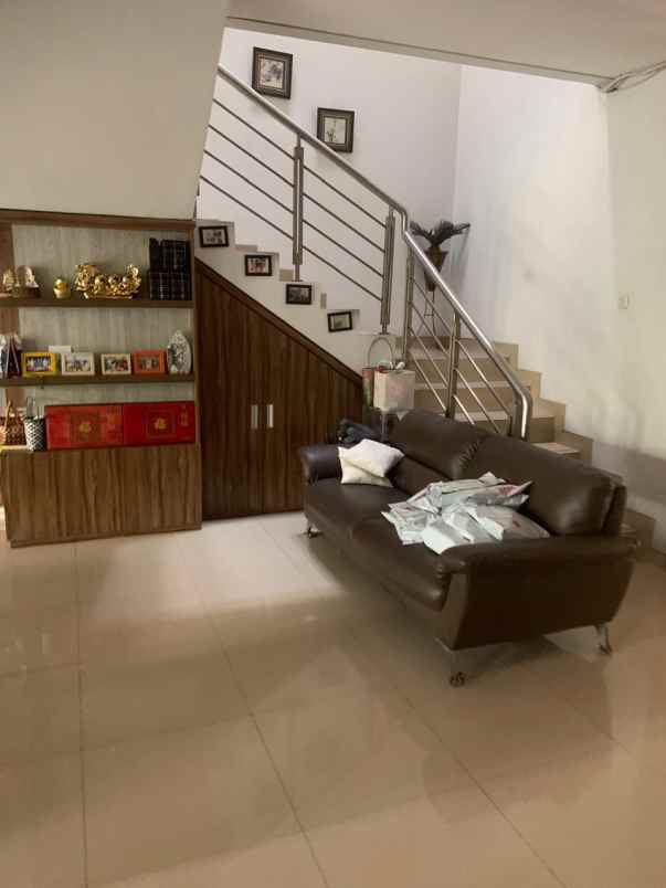 rumah mewah di daan mogot baru furnished siap huni