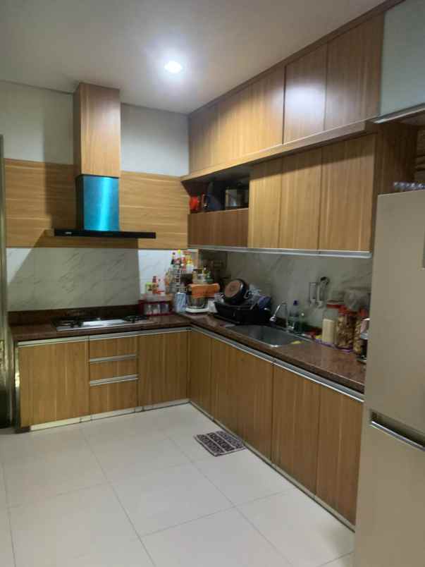 rumah mewah di daan mogot baru furnished siap huni