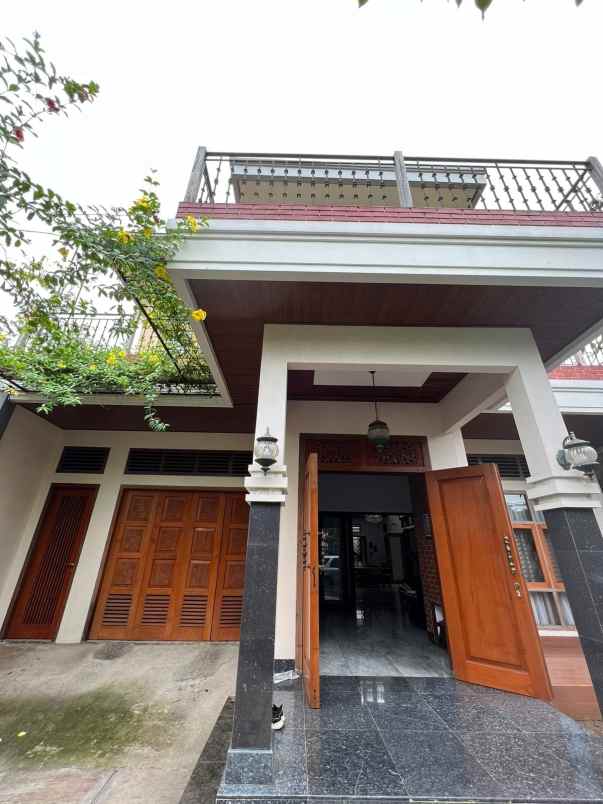 rumah mewah di jalan puter tangerang selatan