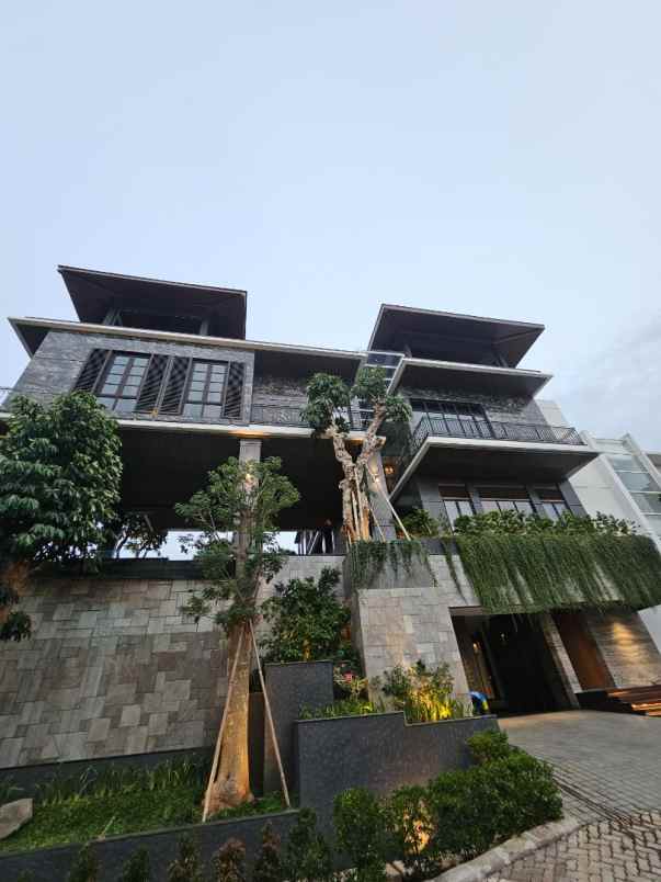 rumah mewah di pantai mutiara jakarta