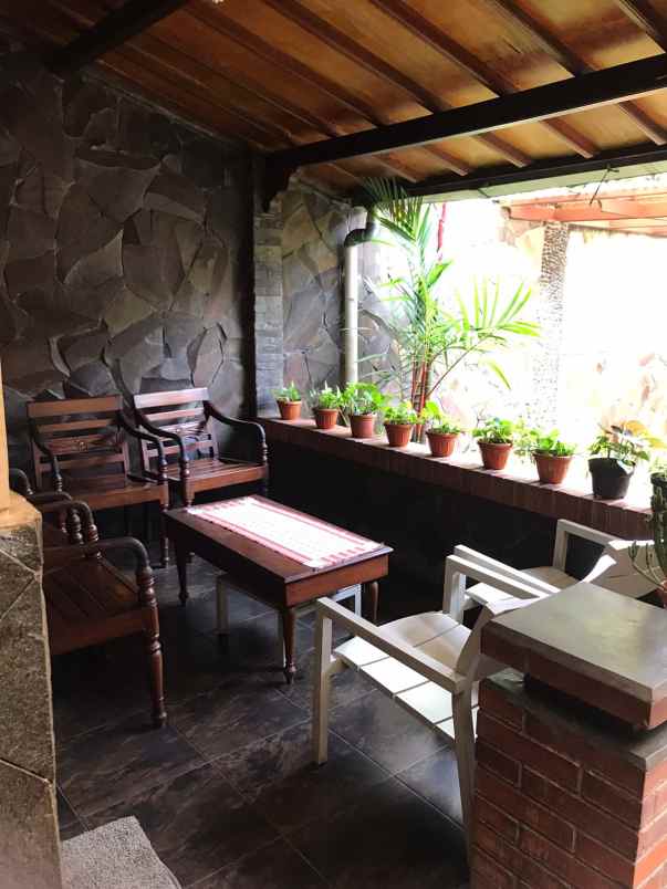 rumah mewah luas di jl cigadung raya