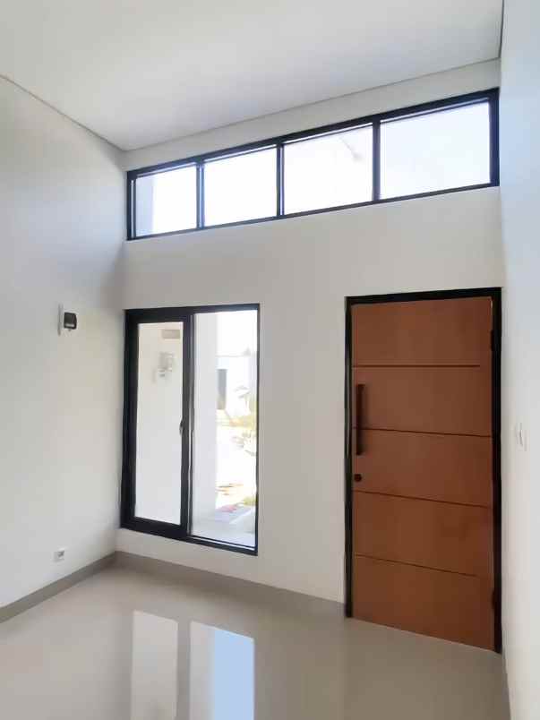 rumah mewah satu lantai di dalam cluster tembalang