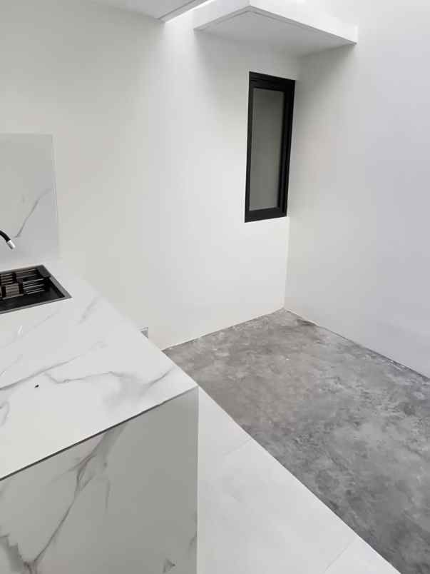 rumah mewah satu lantai di dalam cluster tembalang