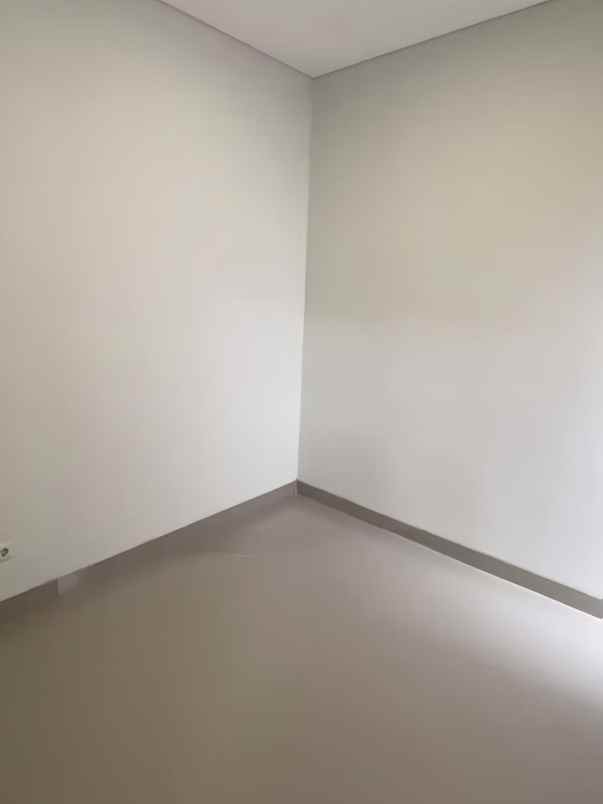 rumah mewah satu lantai di dalam cluster tembalang