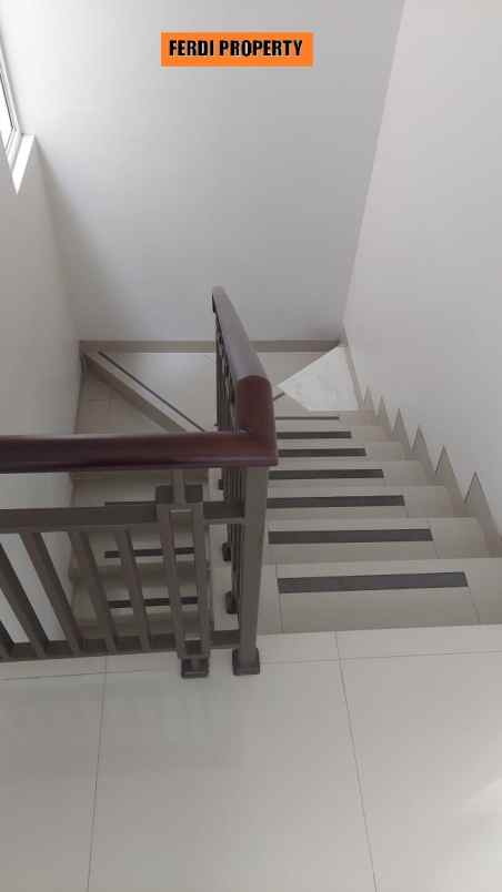 rumah minimalis 2 lantai siap huni cibubur country