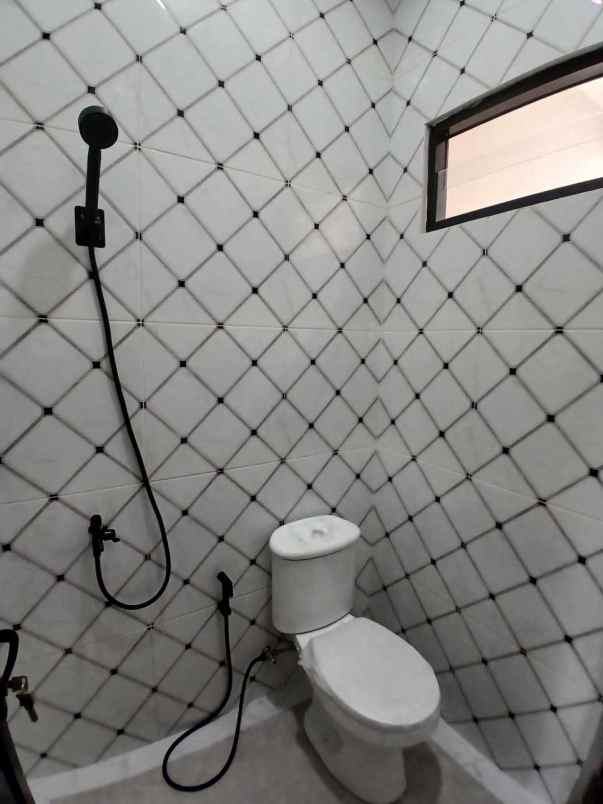 rumah minimalis 2 lantai siap huni di tanah baru depok