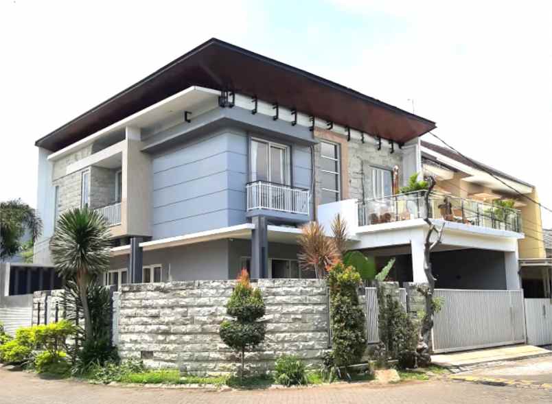 rumah minimalis mewah hook pojok